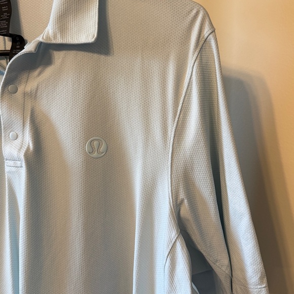 Men’s Lululemon Snap Front Logo Performance Polo Shirt Sz Medium Powder Blue - Picture 2 of 4
